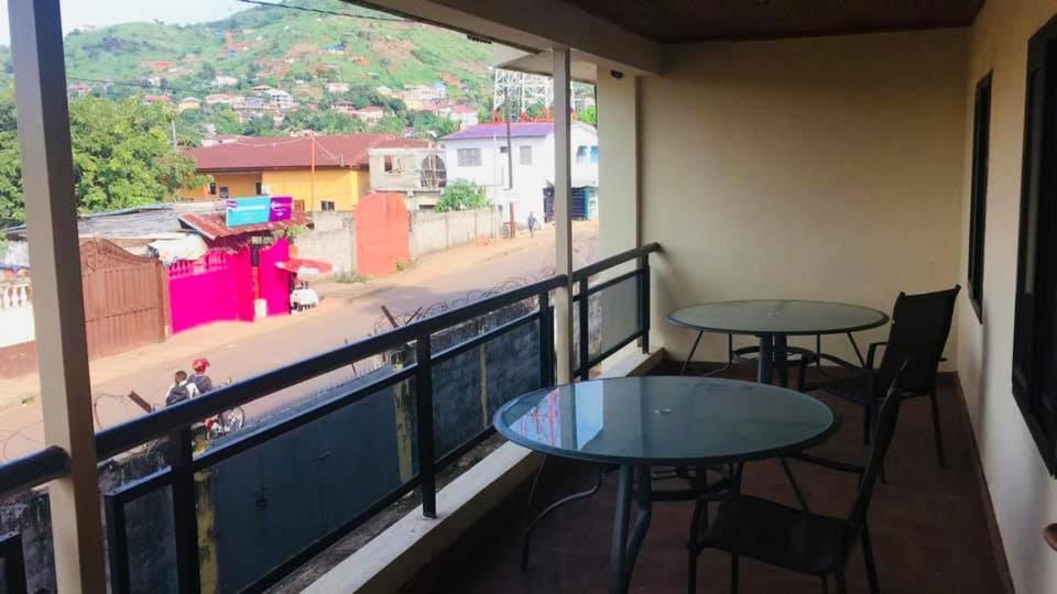 Zunox Guest House Freetown Exterior foto