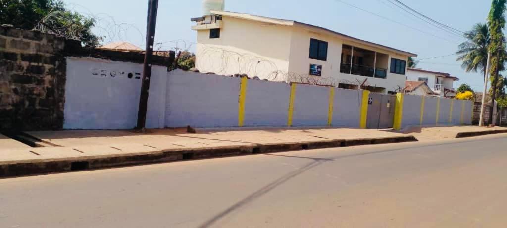 Zunox Guest House Freetown Exterior foto