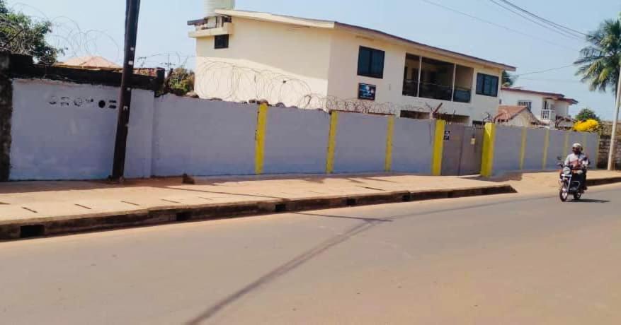 Zunox Guest House Freetown Exterior foto
