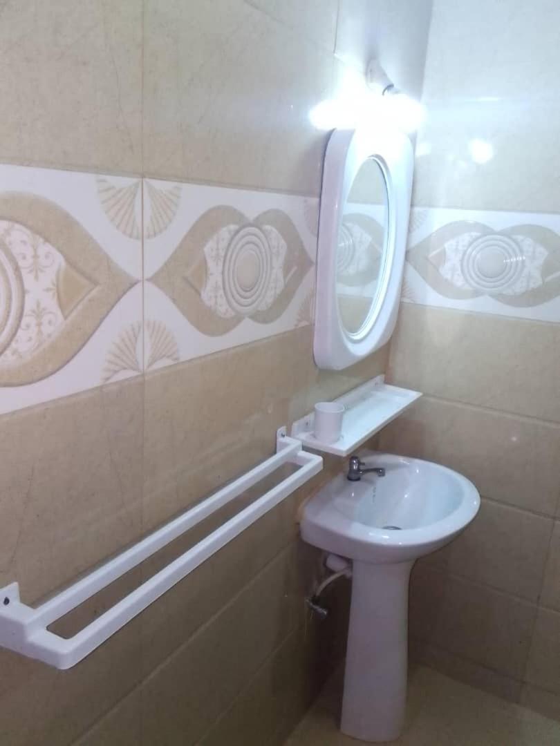 Zunox Guest House Freetown Exterior foto