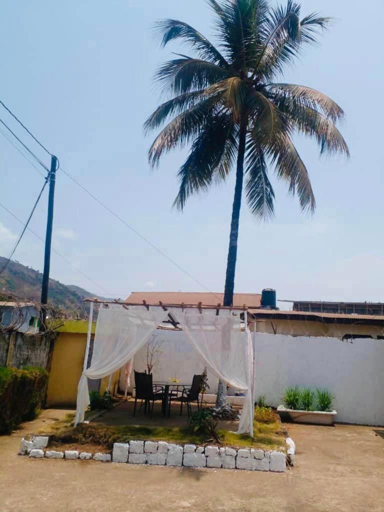 Zunox Guest House Freetown Exterior foto