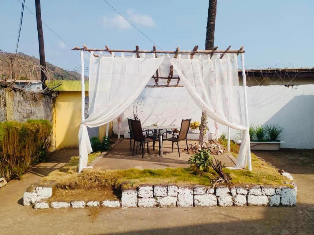 Zunox Guest House Freetown Exterior foto