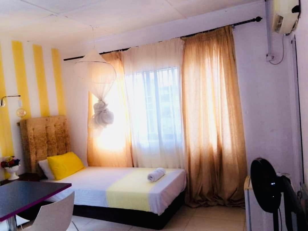 Zunox Guest House Freetown Exterior foto