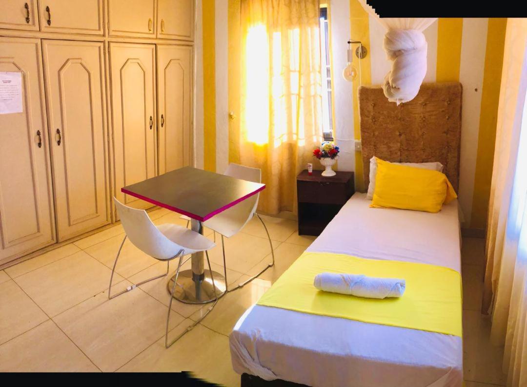 Zunox Guest House Freetown Exterior foto