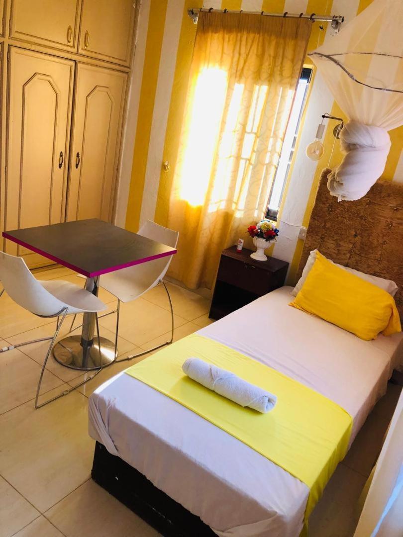Zunox Guest House Freetown Exterior foto