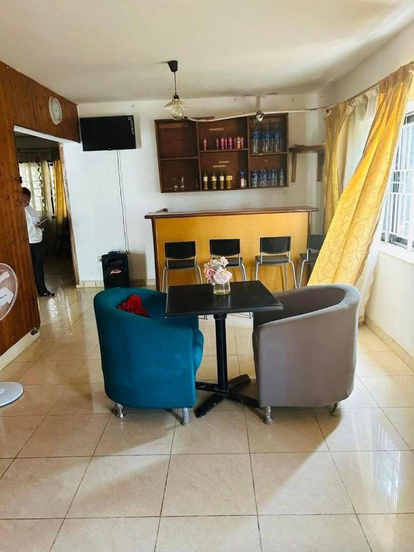 Zunox Guest House Freetown Exterior foto